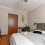 Ina's Garden Nicolas Suite, Σπίτι διακοπών Lenno