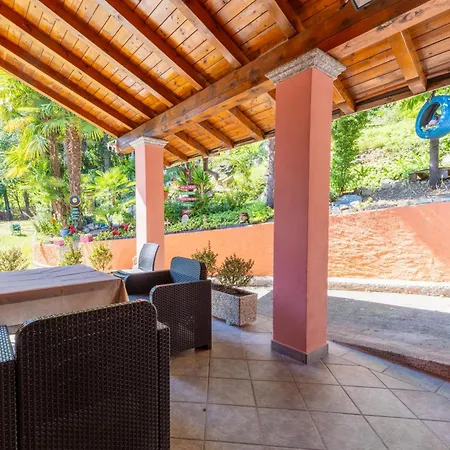 Ina's Garden Nicolas Vakantiehuis *