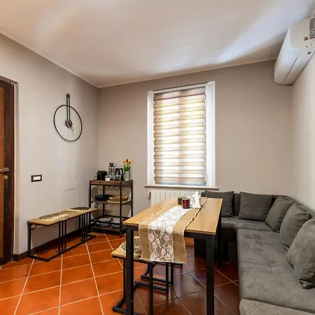 Ina's Garden Nicolas * Lenno