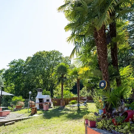 Ina's Garden Nicolas