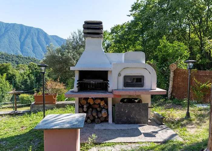 Ina's Garden Nicolas Semesterbostad *