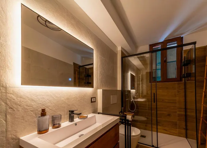 Ina's Garden Nicolas * Lenno