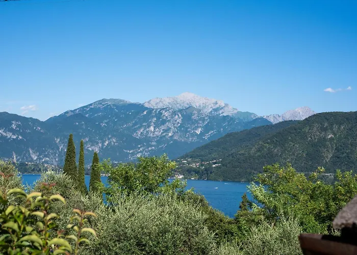 Semesterbostad Ina's Garden Nicolas Lenno