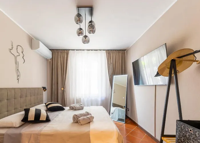 Ina's Garden Nicolas