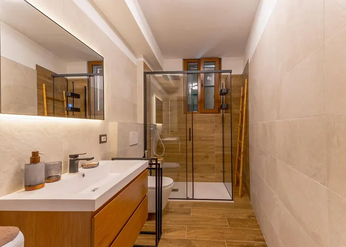 Ina's Garden Nicolas *