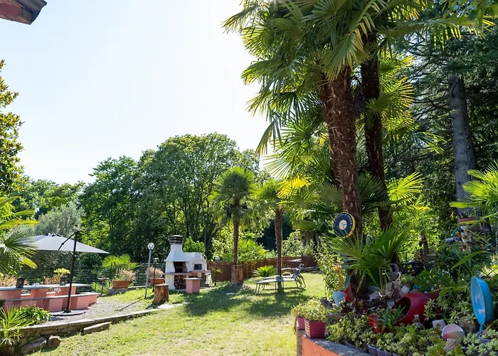 Ina's Garden Nicolas