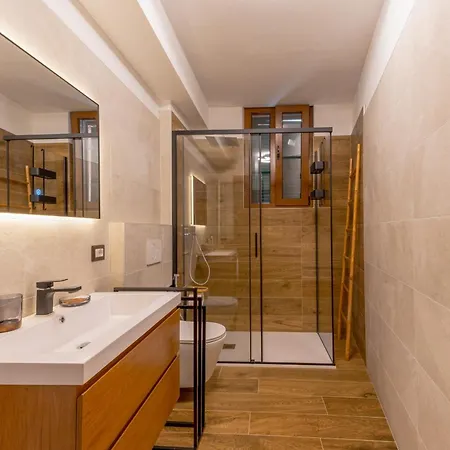 Ina's Garden Nicolas *