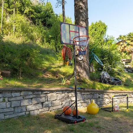 Ina's Garden Nicolas