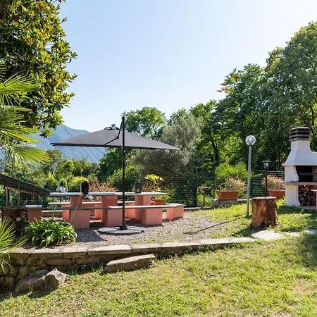 Ferienhaus Ina's Garden Nicolas Suite, Lenno